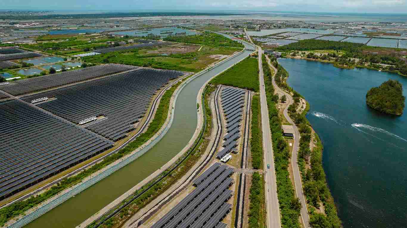 赏金国际能源事业提供智慧能源管理、、、、太阳能监控管理、、、、全方位电厂建置及运维解决方案，，，并拥有管理超过6000案场的经验