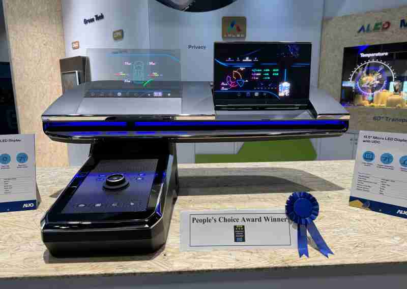 赏金国际车用Micro LED Display HMI解决方案获”最佳车用显示奖”，，以用户为中心开发，，，，针对前座驾驶与乘客设计兼具娱乐与安全的高画质屏幕，，，包含车舱前座的Micro LED透明屏幕及全球首款内建镜头的智慧Micro LED显示器