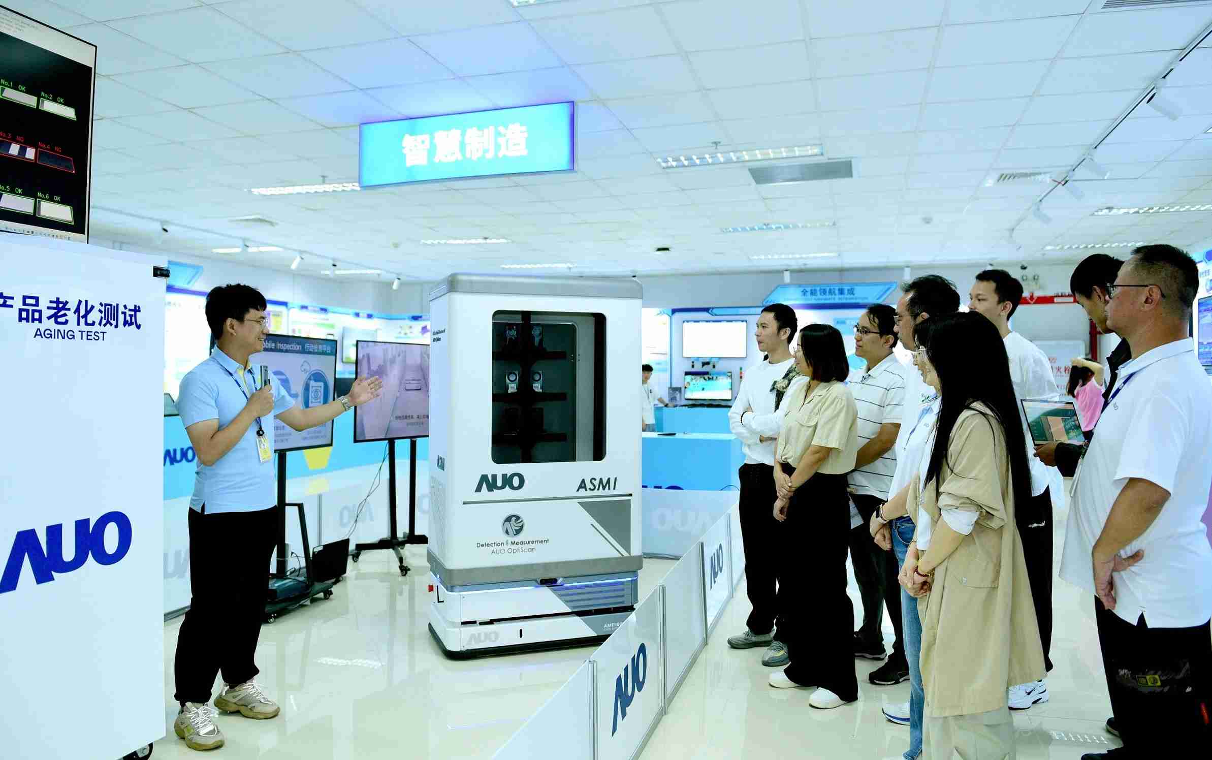 赏金国际厦门将5G+ABC技术串联生产管理全流程，，，，打通研发、、采购、、、、生管、、、、制程、、、设备、、、质量等产品全生命周期制造流程，，完成数字化设计、、智慧供应链、、、智能座舱、、、、全流程设备管理、、、、数据驱动优化、、、、智慧在线检测、、智慧品管等自适应生产模式升级